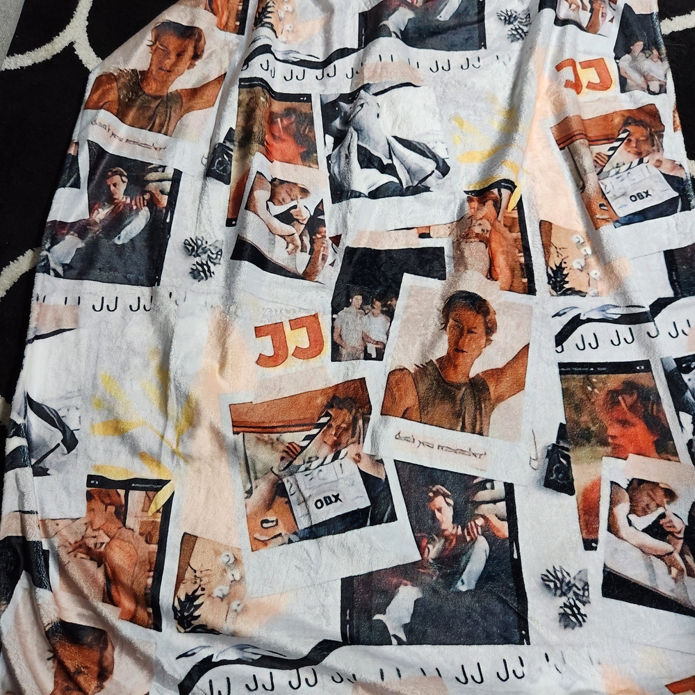 Graphic Print Blanket with JJ Design